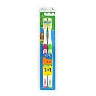 Oral B Toothbrush 3 Effect Maxi Clean 2 Pieces